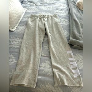 🔥VS Pink boyfriend sweats👖 size L